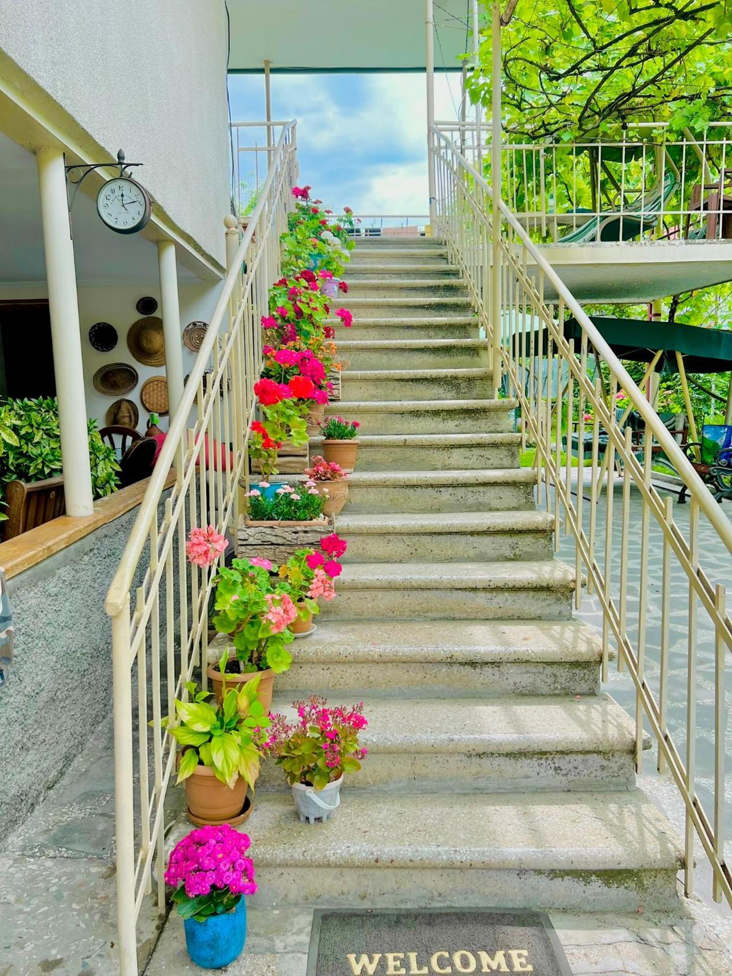 Home Inn-Guesthouse Lagodehi Dış mekan fotoğraf